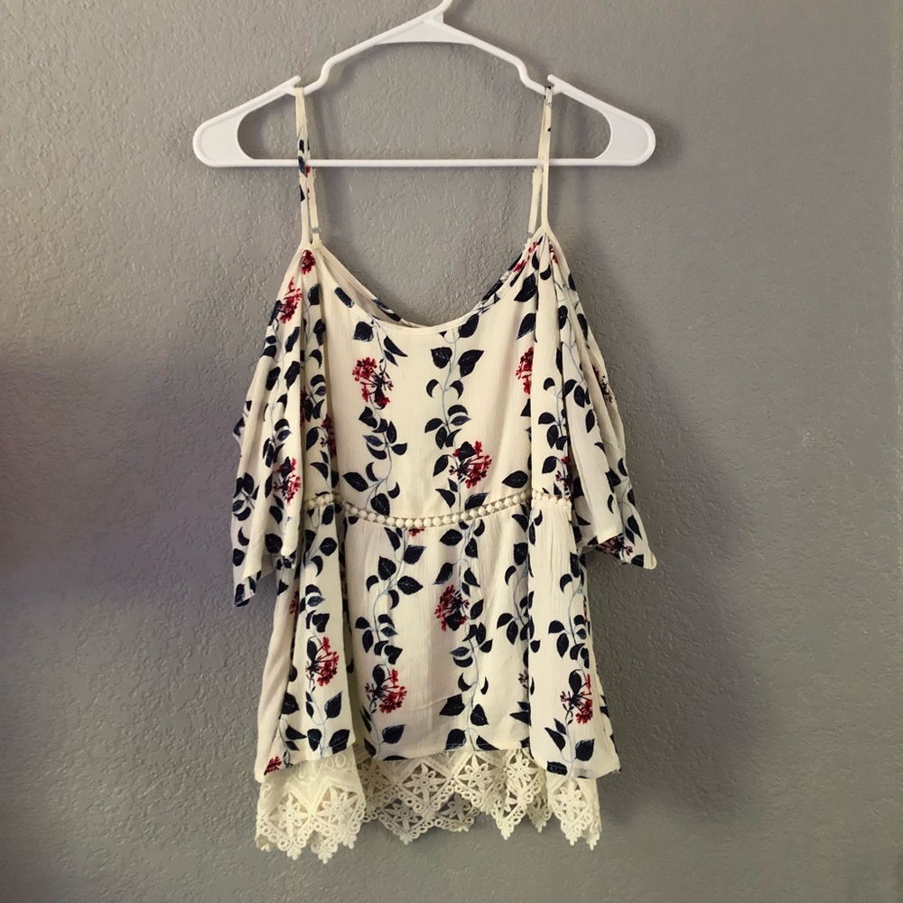 NWT: cold shoulder floral top